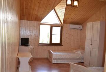 Фото номера Роскошный трехместный номер Отель Ararat House г. Цандрыпш 2