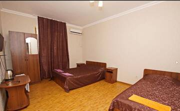 Фото номера Роскошный трехместный номер Отель Ararat House г. Цандрыпш 4