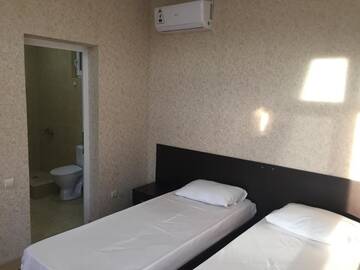 Фото номера Семейный люкс Гостевой дом Victoria Guest House г. Цандрыпш 16