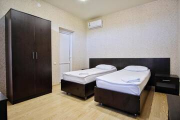 Фото номера Семейный люкс Гостевой дом Victoria Guest House г. Цандрыпш 3