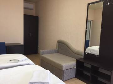 Фото номера Роскошный трехместный номер Гостевой дом Victoria Guest House г. Цандрыпш 9
