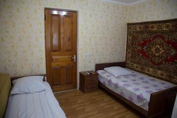 Фото номера Четырехместный номер с балконом Гостевой дом Mila Guest House г. Цандрыпш 4