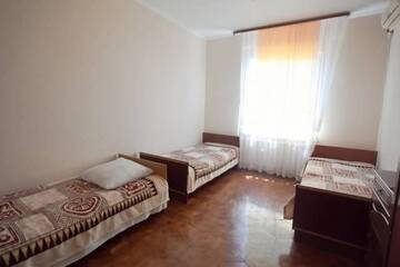 Фото номера Трехместный номер с видом на город Гостевой дом Mila Guest House г. Цандрыпш 8