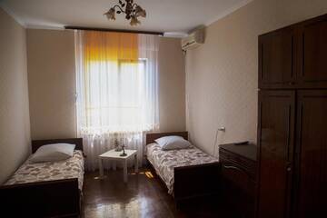 Фото номера Трехместный номер с видом на город Гостевой дом Mila Guest House г. Цандрыпш 2