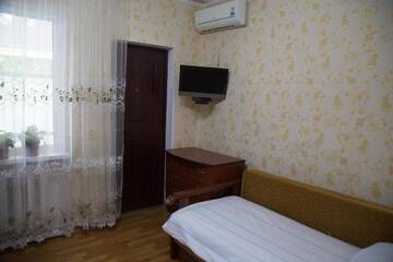Фото номера Четырехместный номер с балконом Гостевой дом Mila Guest House г. Цандрыпш 5