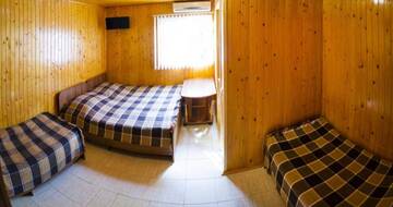 Фото номера Классический четырехместный номер Гостевой дом Guest House U Larisy г. Цандрыпш 2