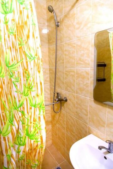 Фото номера Классический четырехместный номер Гостевой дом Guest House U Larisy г. Цандрыпш 5